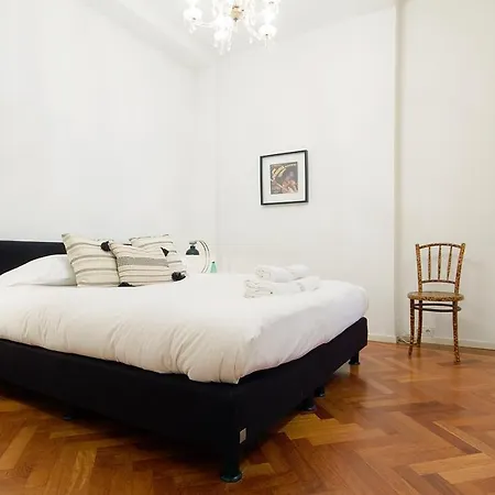 Canal Apartment *